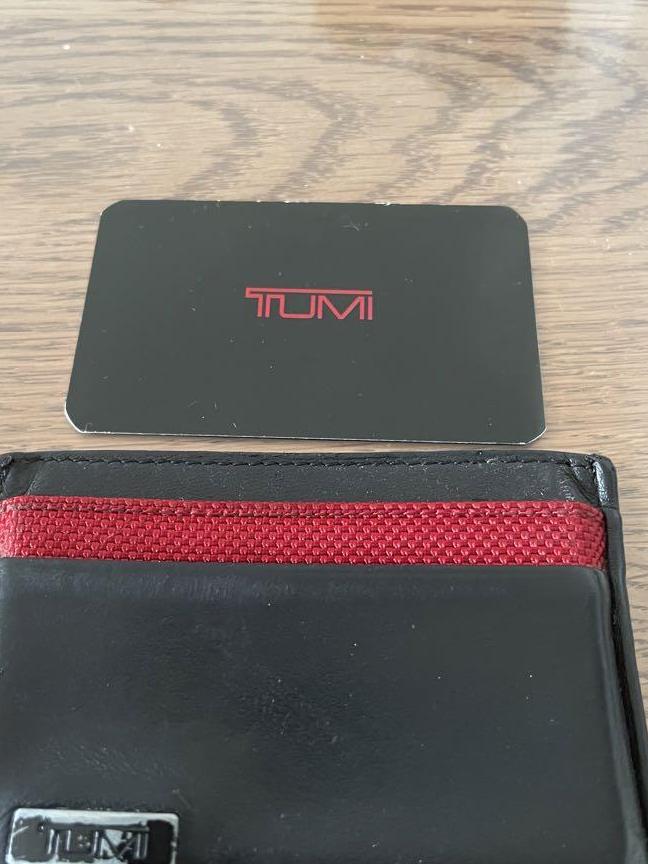 TUMI トゥミィ　カードケース　定期入れ　ブラック×レッド